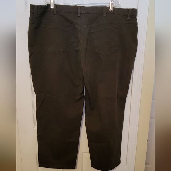 #396 Gloria Vanderbilt "Amanda" Olive Colored Jeans- Size: 26W - Picture 9 of 9